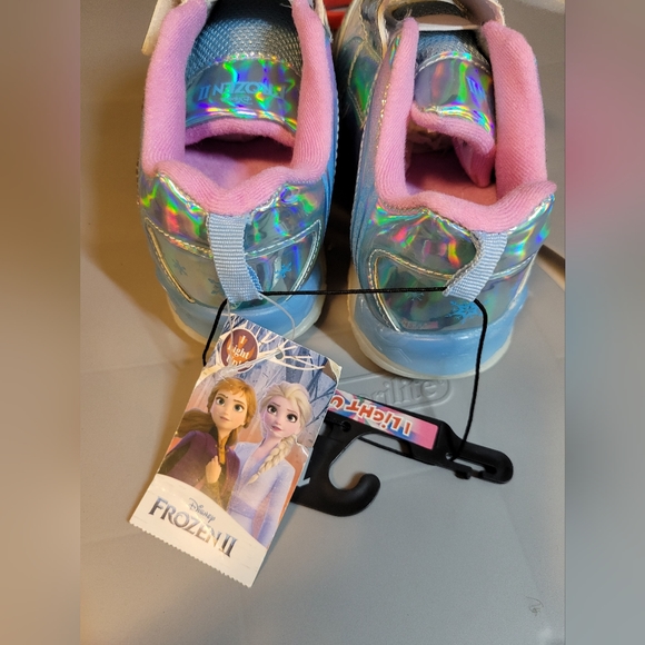 Disney Frozen 2, girls light up sneakers NWT - Picture 2 of 6